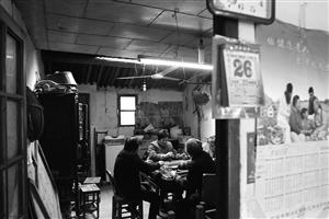 偏遠山村半數老人守“空巢” 有的村狗比人還多