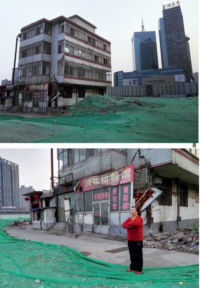 65歲的韓老太太是別人眼中的“釘子戶”，至今仍居住在斷水、斷電的老宅中。她的房產占地面積3分多，建有樓房4層，按照補償標準可以拿到400余萬元補償，但她還是擔心以后的日子沒著落，稱要繼續(xù)堅持下去。在她房子的右后側，是親賢社區(qū)旗下千禧集團的豪華辦公樓。