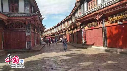麗江古城大部分商戶(hù)關(guān)門(mén)抗議圍城強(qiáng)收“古維費(fèi)”