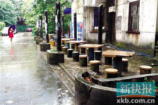 圖為發(fā)現(xiàn)棄嬰的石凳。 新快報(bào)記者 畢志毅/攝