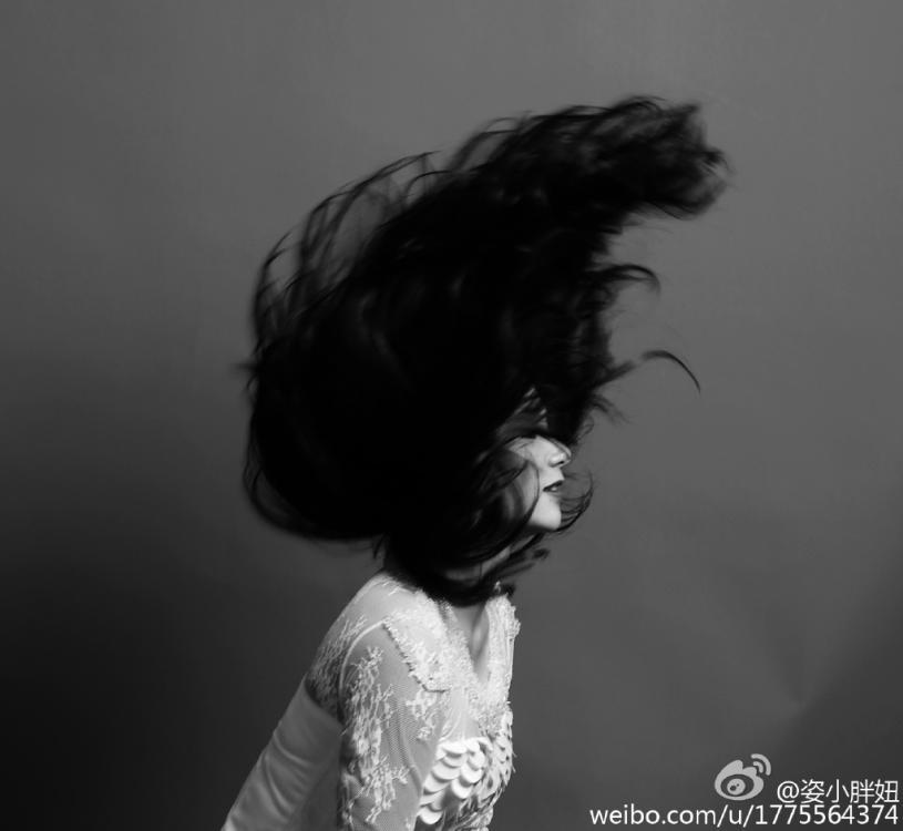 何姿秀黑白婚紗寫(xiě)真 長(zhǎng)發(fā)飄飄美麗動(dòng)人 何姿秀黑白婚紗寫(xiě)真 長(zhǎng)發(fā)飄飄美麗動(dòng)人