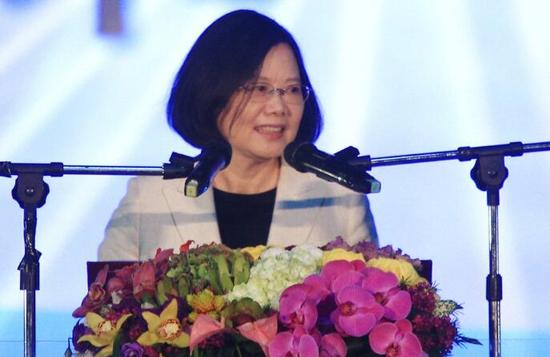 蔡英文向教師溫情喊話教師嗆：太晚了?。▓D片來源：臺灣《聯(lián)合報(bào)》）