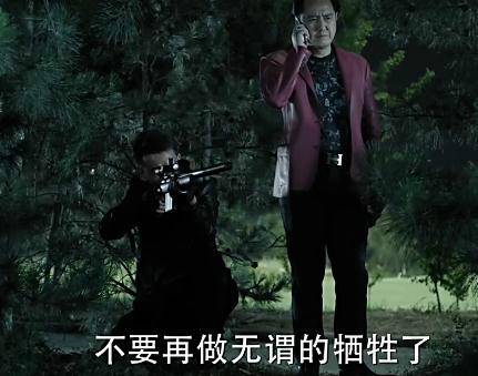 《人民的名義》原著小說有這么一段：趙瑞龍要找殺手殺了侯亮平，結(jié)果趙瑞龍的三姐發(fā)話：侯亮平要是死了趙瑞龍也要死!這就說明了大boss趙立春沒把握在侯死后的各方反應(yīng)中護住兒子趙瑞龍，因此，這就告訴了讀者，侯亮平的背景絕對不比趙立春差!