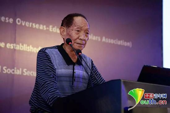 袁隆平院士在第十屆海外高層次人才座談會(huì)暨海外院士青島行“雁棲湖論壇”中發(fā)言。 中國(guó)青年網(wǎng)記者 李拓?cái)z