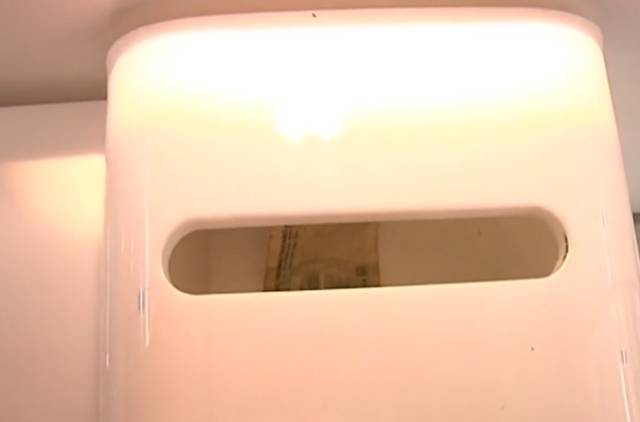 男子在銀行用筷子夾取捐款箱內錢財 稱家境不好