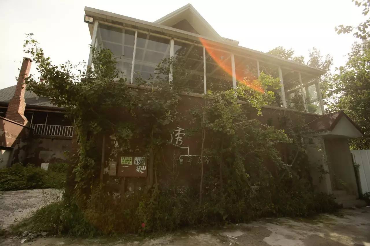 ▲失戀博物館位于北京市通州區(qū)宋莊鎮(zhèn)的一個(gè)重創(chuàng)空間內(nèi)，這里是一個(gè)藝術(shù)家集聚區(qū)。