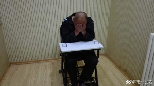  打人男子。圖片來源：青島市公安局市北分局官方微博