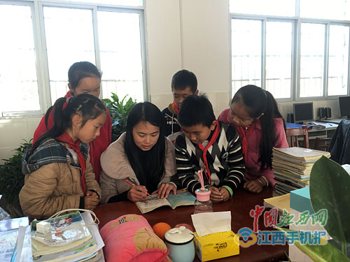 女教師備課本走紅 網(wǎng)友：這才是為人師表！