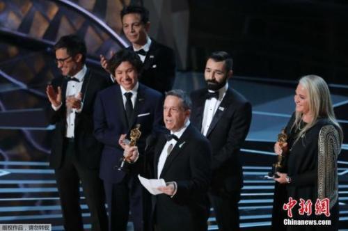 《尋夢環(huán)游記》獲最佳動畫長片。主創(chuàng)說表示《尋夢環(huán)游記》證明了藝術(shù)能跨越種族，傳播到全世界。