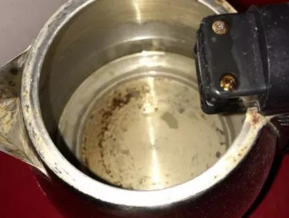 太惡心！女游客竟用酒店燒水壺煮自己的臟內(nèi)褲