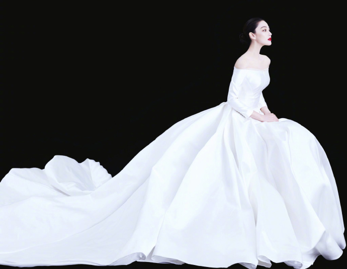 張馨予的婚紗成了淘寶爆款，知道價(jià)格后讓人大跌眼鏡！