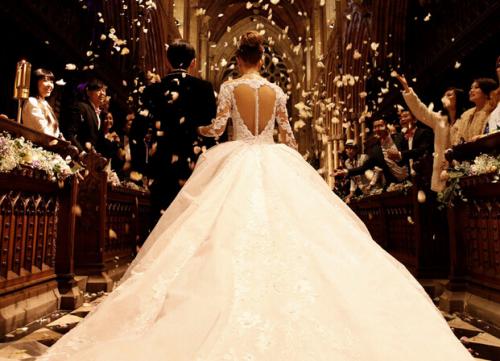 張馨予的婚紗成了淘寶爆款，知道價(jià)格后讓人大跌眼鏡！