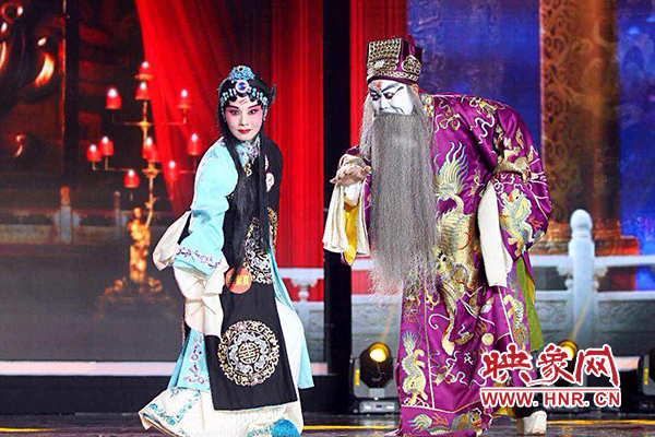 《梨園春》"中國(guó)豫劇百團(tuán)爭(zhēng)霸"總決賽舉行 獻(xiàn)禮建黨95周年 《梨園春》"中國(guó)豫劇百團(tuán)爭(zhēng)霸"總決賽舉行 獻(xiàn)禮建黨95周年