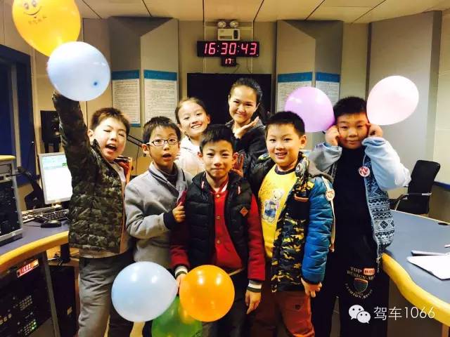 我們不光要成為銀行家，還要當(dāng)主持人！跟著子楊姐姐參觀河南電臺直播間！