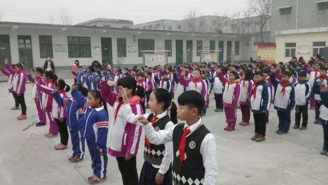 關(guān)愛(ài)留守兒童送溫暖，帶去我們冬日的關(guān)愛(ài)