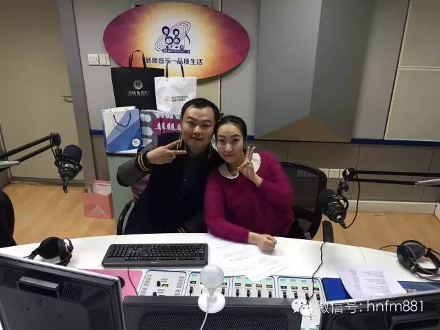 DJ子恒和小糖首先給我們送上祝?？?！