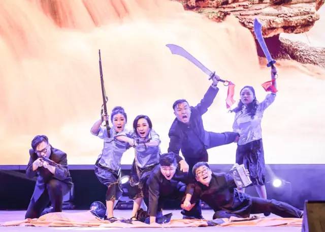 作為本場(chǎng)晚會(huì)的最后一個(gè)節(jié)目，《黃河大合唱》刷新你完全不一樣的體驗(yàn)。