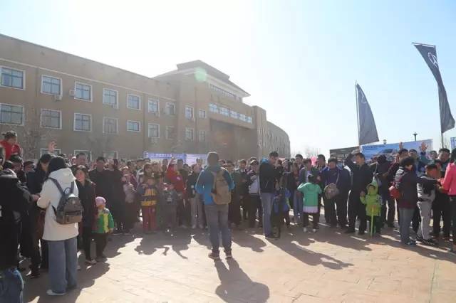 主持人胖達帶領魚油們進行抽獎環(huán)節(jié)，禮物大大滴呦！