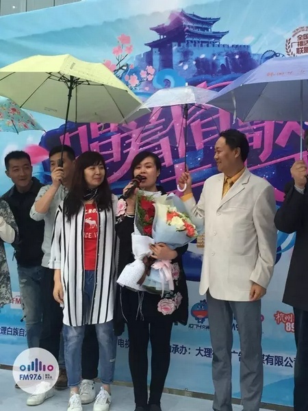 海波瞞著妻子，請(qǐng)來(lái)妻子的家人，耿梅驚喜感動(dòng)，喜極而泣~