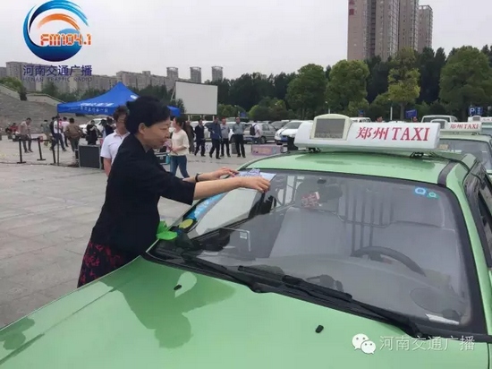 省文明辦專職副主任張曼如，對(duì)愛心助考活動(dòng)的舉辦給予高度評(píng)價(jià)。