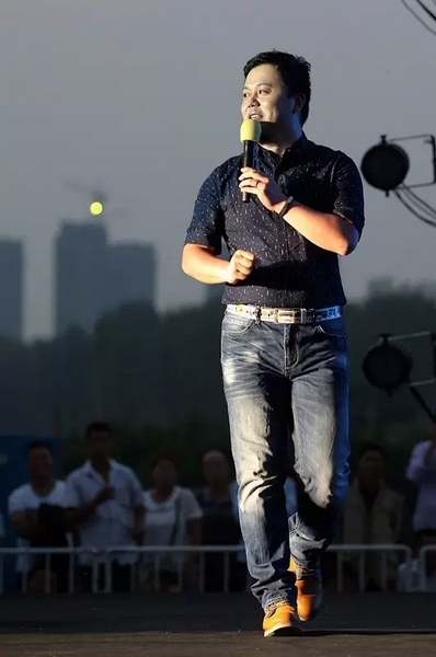 莫非此刻是在向前走還是向后移？