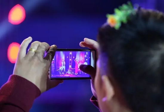 夢茹、怡璐《路燈下的小姑娘》