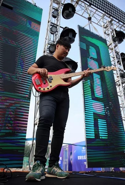 辛苦樂隊(duì)老師，你們跟我們一起，共同見證了時(shí)光音樂節(jié)是如何一步步成長至今的。