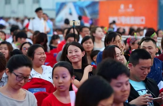 正是你們的笑容，才讓我們有了繼續(xù)前行的動力，哪怕風(fēng)雨兼程。