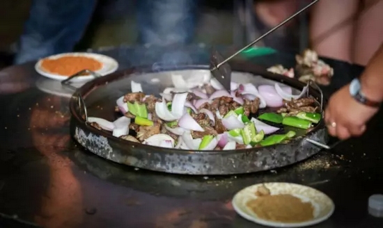 所有菜肉都取自農(nóng)場純天然的食材，吃的又美味又放心！