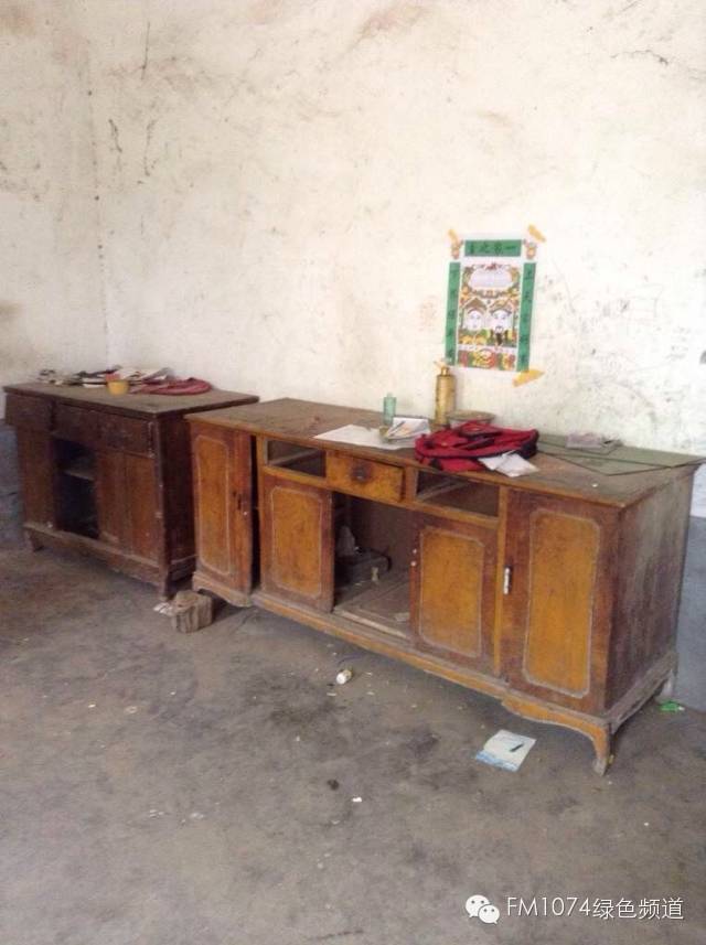 走訪另一個(gè)貧困家庭，進(jìn)去之后才知道什么是真正的一貧如洗、家徒四壁。