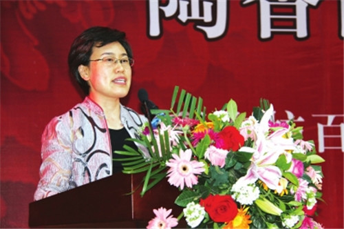 洛陽市委常委、組織部部長，洛陽市關(guān)心下一代工作委員會主任陳向平致辭