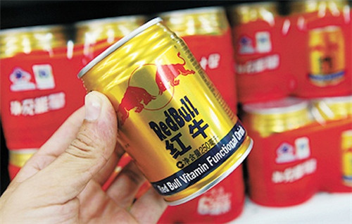 紅牛腹背受敵？