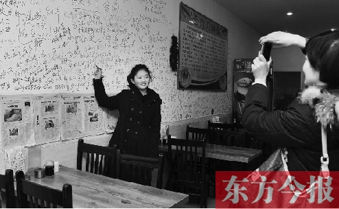 東方今報(bào)“一碗面的溫暖”還在延續(xù)，媒體和愛心人士的吃面接力熱情不減。