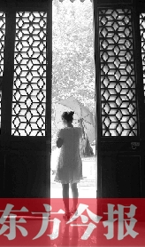 前日，鄭州市碧沙崗地下公共納涼點(diǎn)的入口