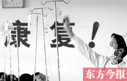 不少人嫌去醫(yī)院看病費(fèi)時(shí)費(fèi)錢，可是很多病癥并不是網(wǎng)上問問專家、自行買藥吃就能治療的