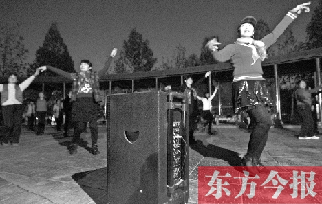 做到既讓跳舞的人有地方，又不影響他人休息，這才是化解矛盾的根本出路