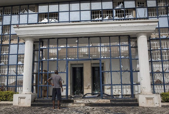 尼日利亞伊斯蘭極端武裝組織“博科圣地”約貝州古杰巴(Gujba)市的農(nóng)業(yè)學(xué)院，射殺數(shù)十名學(xué)生。