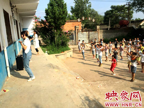 四位鄉(xiāng)村老師為閆洼小學(xué)的孩子們撐起一片藍天 四位鄉(xiāng)村老師為閆洼小學(xué)的孩子們撐起一片藍天