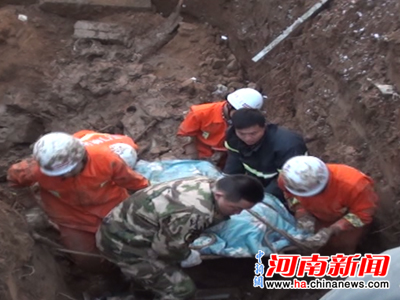 河南三門峽一民工如廁突遇地陷 被困9小時 河南三門峽一民工如廁突遇地陷 被困9小時