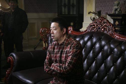 《大河兒女》導(dǎo)演安健接受媒體記者的訪問(wèn)。