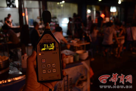 記者實(shí)地檢測(cè)廣場(chǎng)舞音響分貝 記者實(shí)地檢測(cè)廣場(chǎng)舞音響分貝