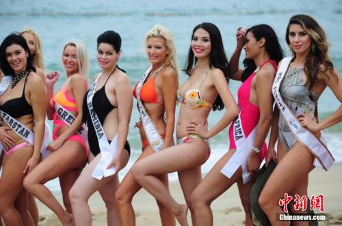 環(huán)球夫人全球總決賽上演泳裝秀 環(huán)球夫人全球總決賽上演泳裝秀