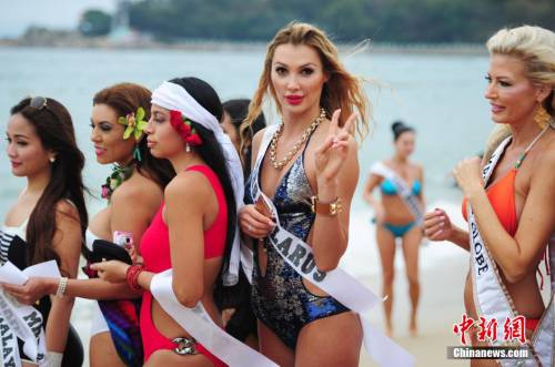 環(huán)球夫人全球總決賽上演泳裝秀 環(huán)球夫人全球總決賽上演泳裝秀