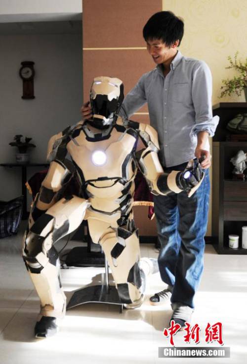 大學(xué)生自制“復(fù)仇者聯(lián)盟”全套服裝 大學(xué)生自制“復(fù)仇者聯(lián)盟”全套服裝