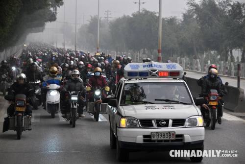 廣東封開交警護(hù)航 廣東封開交警護(hù)航