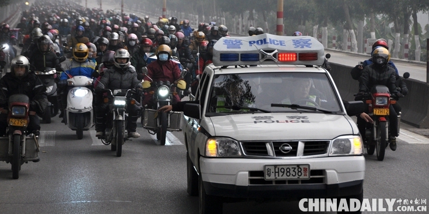 廣東封開交警護(hù)航 廣東封開交警護(hù)航