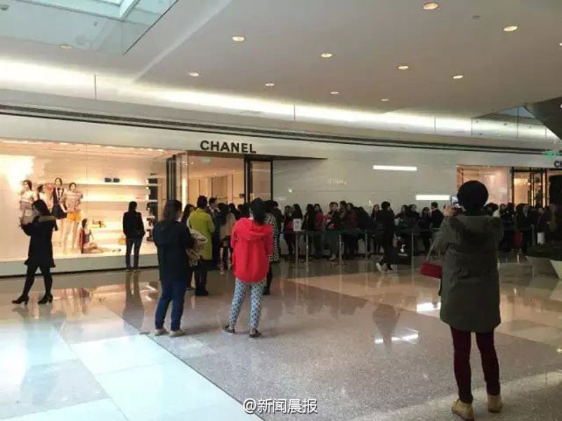 奢侈品牌中國區(qū)降價(jià)引發(fā)搶購 奢侈品牌中國區(qū)降價(jià)引發(fā)搶購