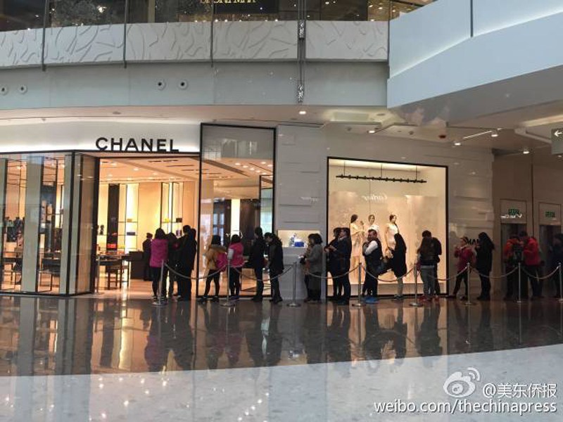 奢侈品牌中國區(qū)降價(jià)引發(fā)搶購 奢侈品牌中國區(qū)降價(jià)引發(fā)搶購