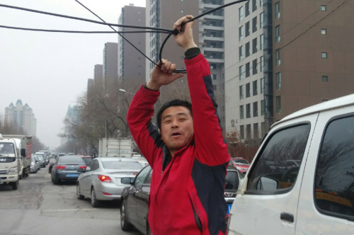 線纜被刮斷影響交通 沈陽昨現(xiàn) 線纜被刮斷影響交通 沈陽昨現(xiàn)