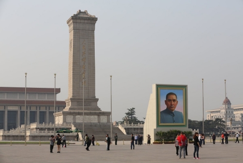 孫中山巨幅畫像亮相天安門廣場(chǎng)